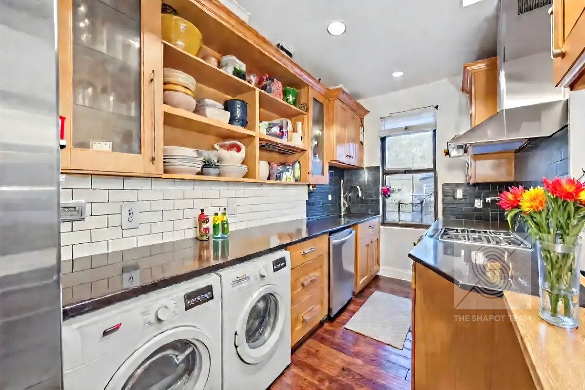 807 Riverside Drive, Unit 3A Manhattan, NY 10032 - Photo 4 of 8 a utility room with dryer and washer