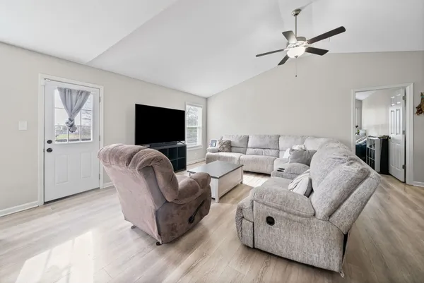 $285,000 | 705 Hugh Hunter Road, Oak Grove, KY 42262