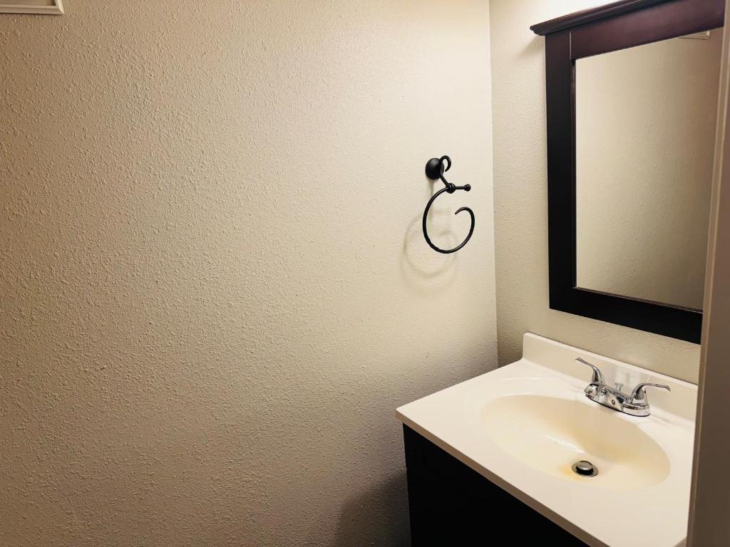 2018 West Rundberg Lane, Unit 12B Austin, TX 78758 - Photo 4 of 16 Half bathroom downstairs featuring vanity and a textured wall