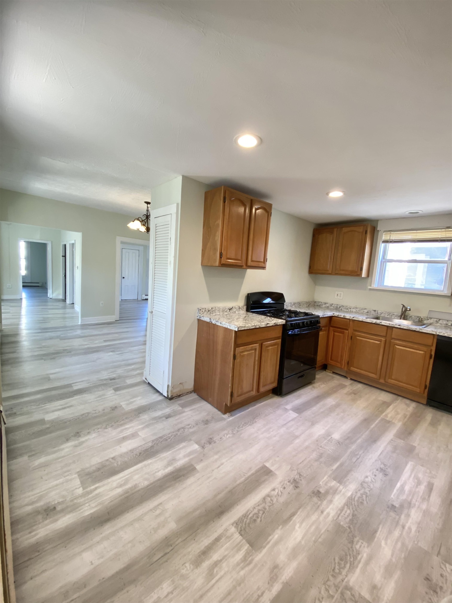 375 Central Street, Unit 1 Manchester, NH 03103 - Photo 4 of 34