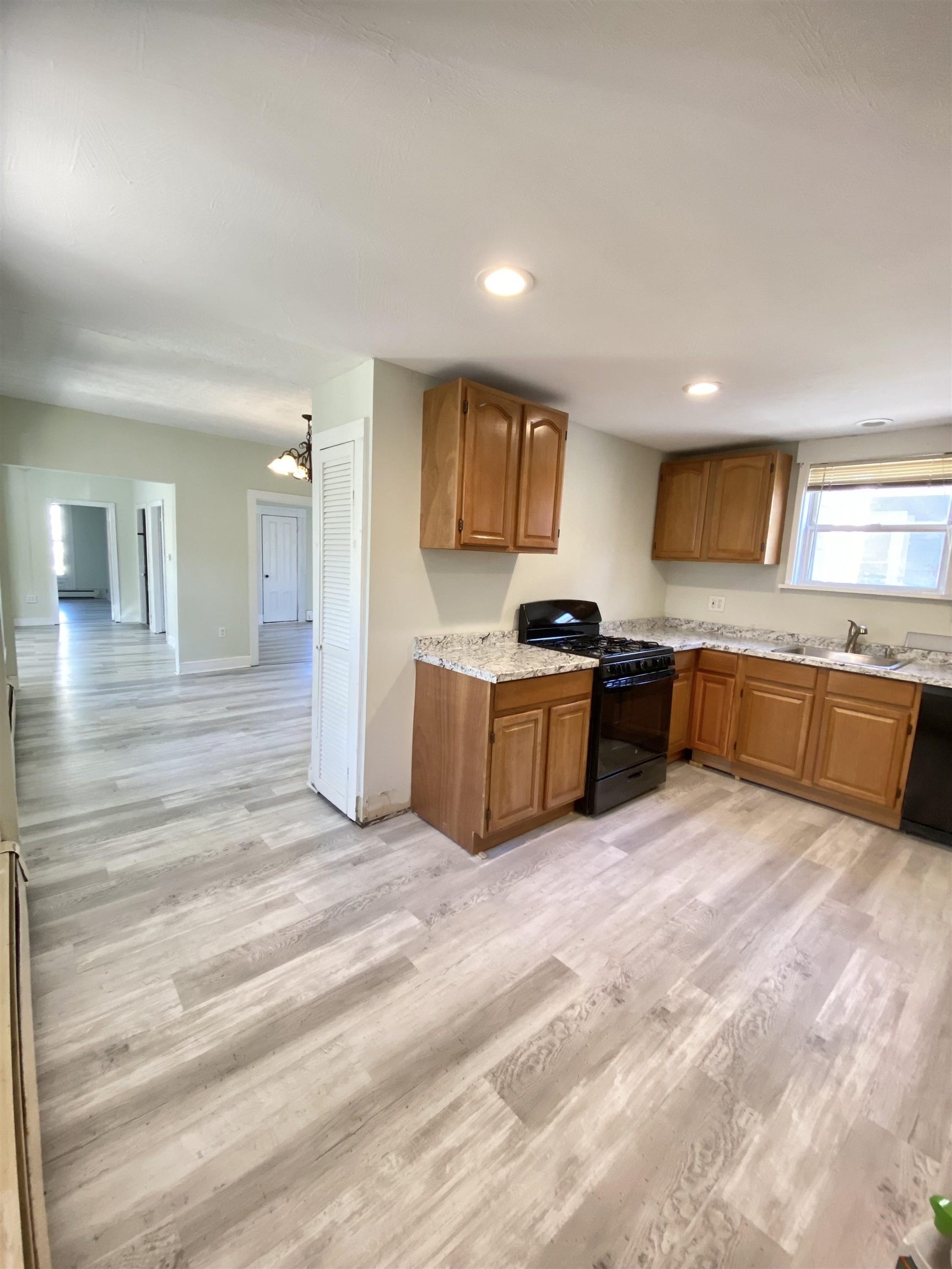 375 Central Street, Unit 1 Manchester, NH 03103 - Photo 5 of 34