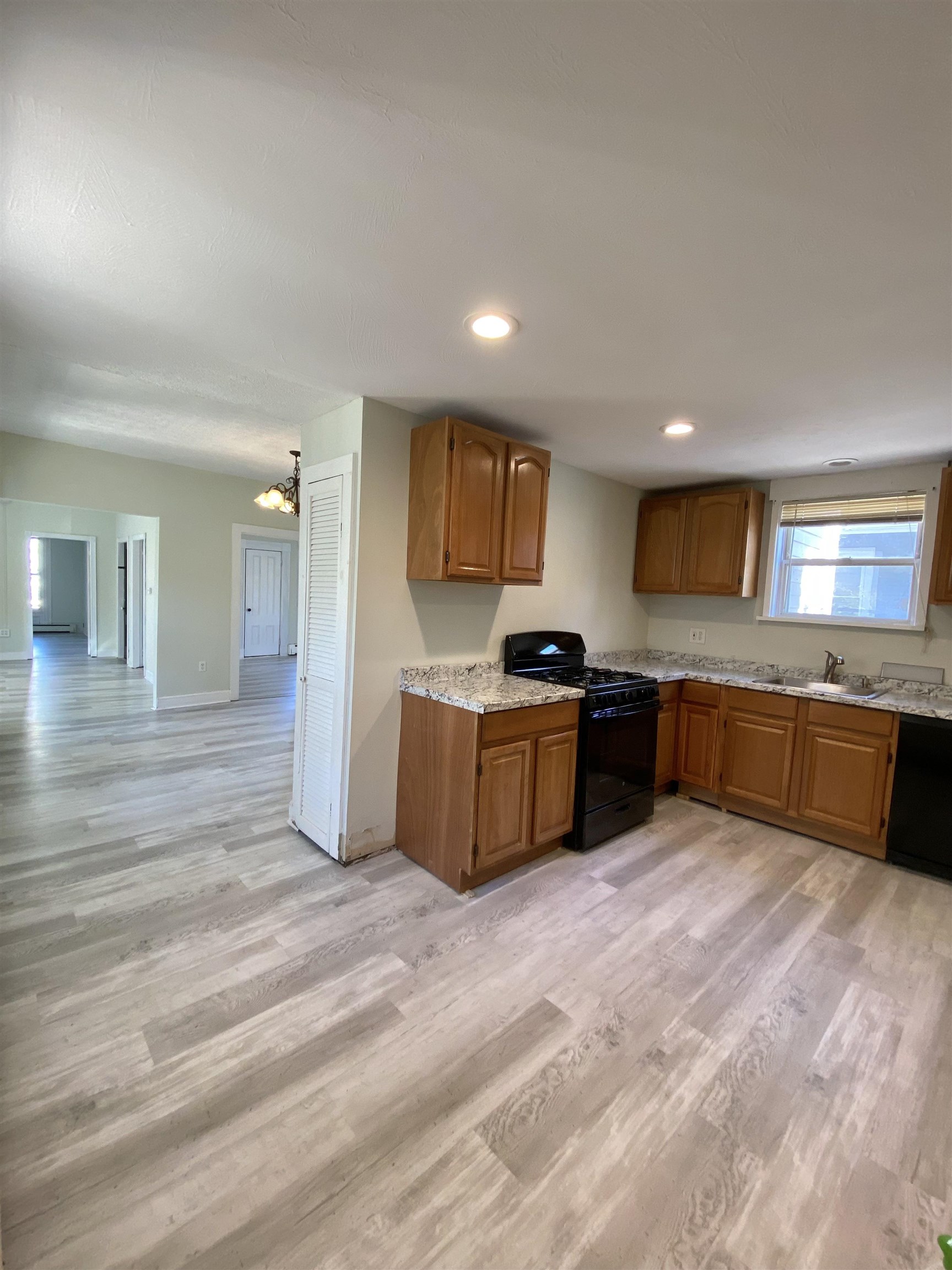 375 Central Street, Unit 1 Manchester, NH 03103 - Photo 6 of 34