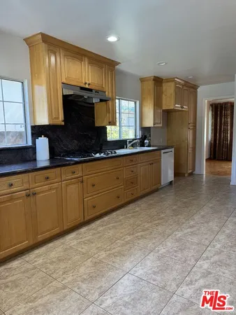 $6,500 | 5412 Hazeltine Avenue, Sherman Oaks, CA 91401