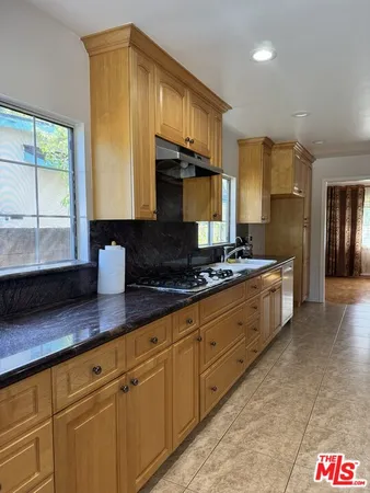 $6,500 | 5412 Hazeltine Avenue, Sherman Oaks, CA 91401