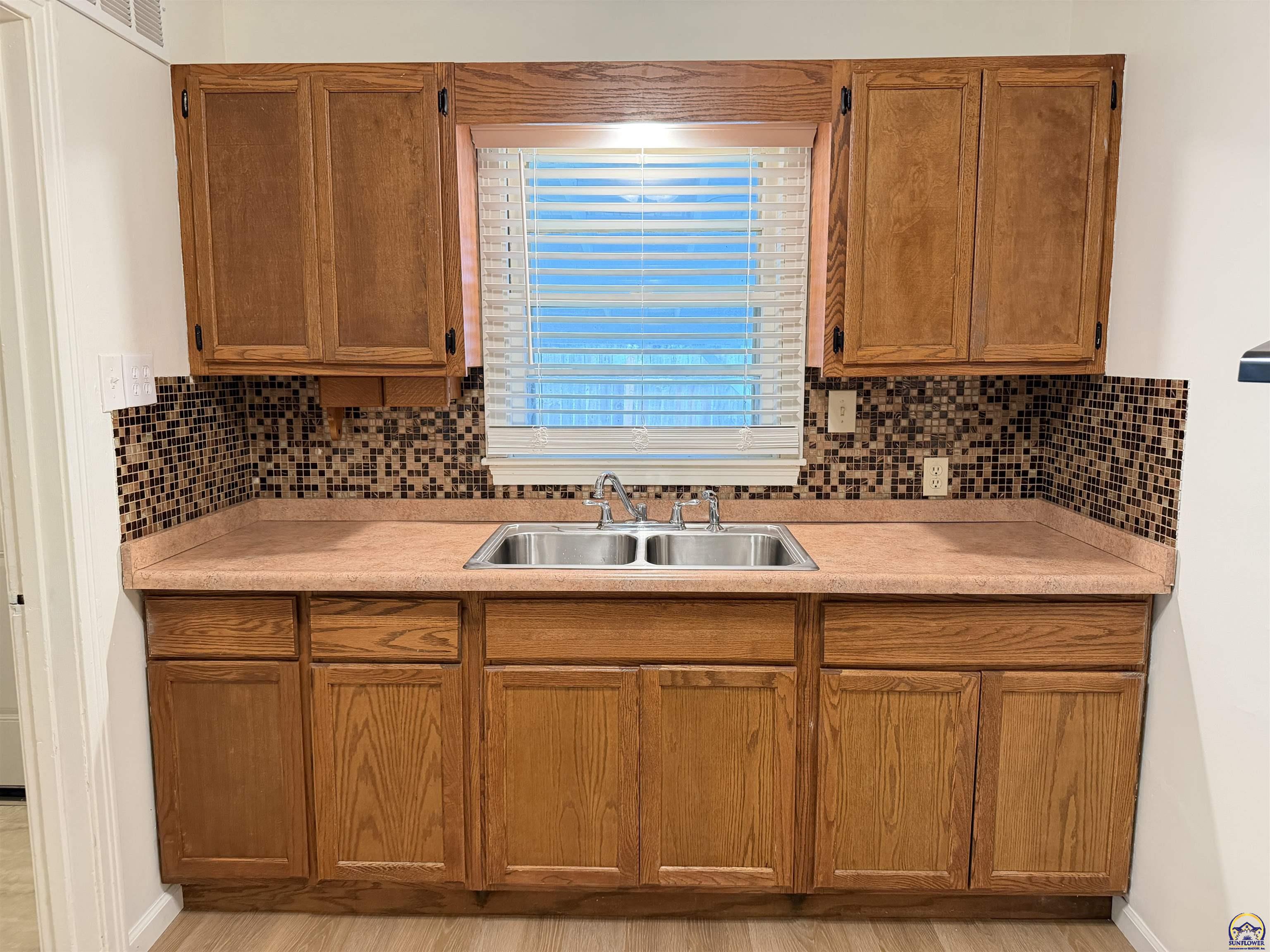 206 Southwest 24th Street Topeka, KS 66611 - Photo 8 of 28