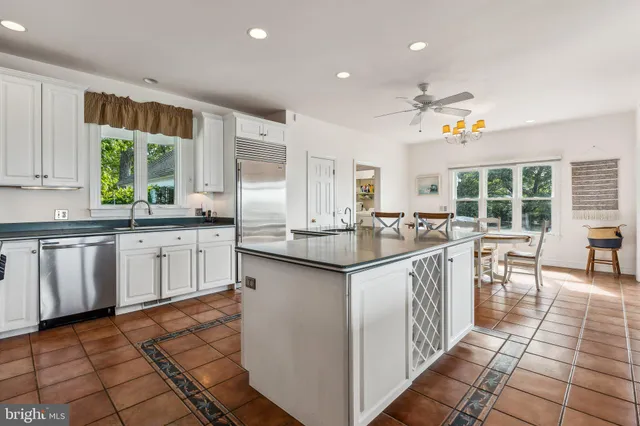 $2,055,000 | 245 Lighthouse View Drive, Stevensville, MD 21666