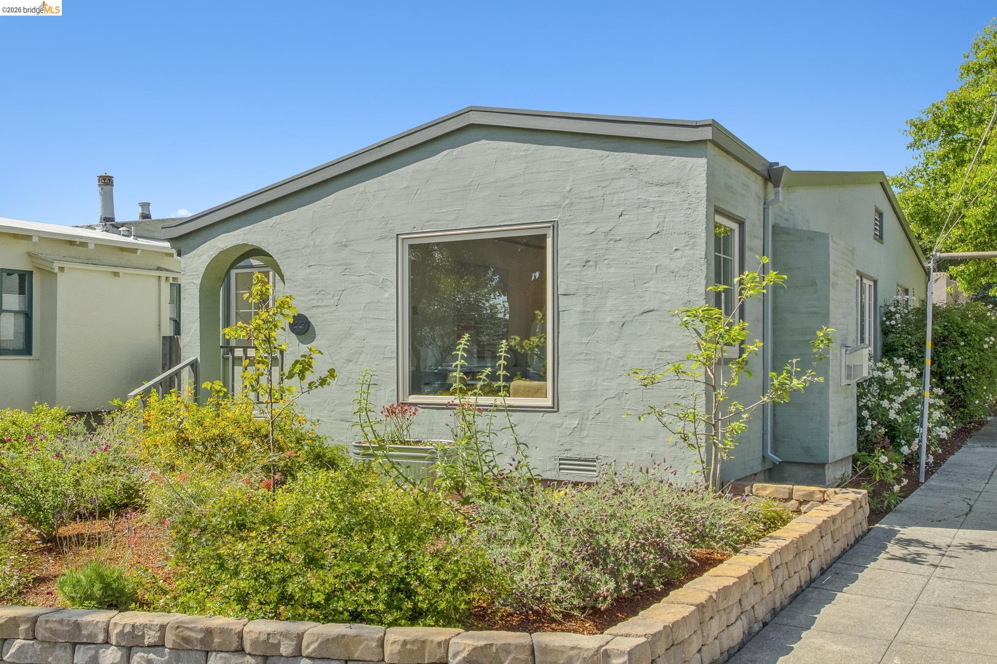 1229 Hopkins Street Berkeley, CA 94702 - Photo 3 of 44