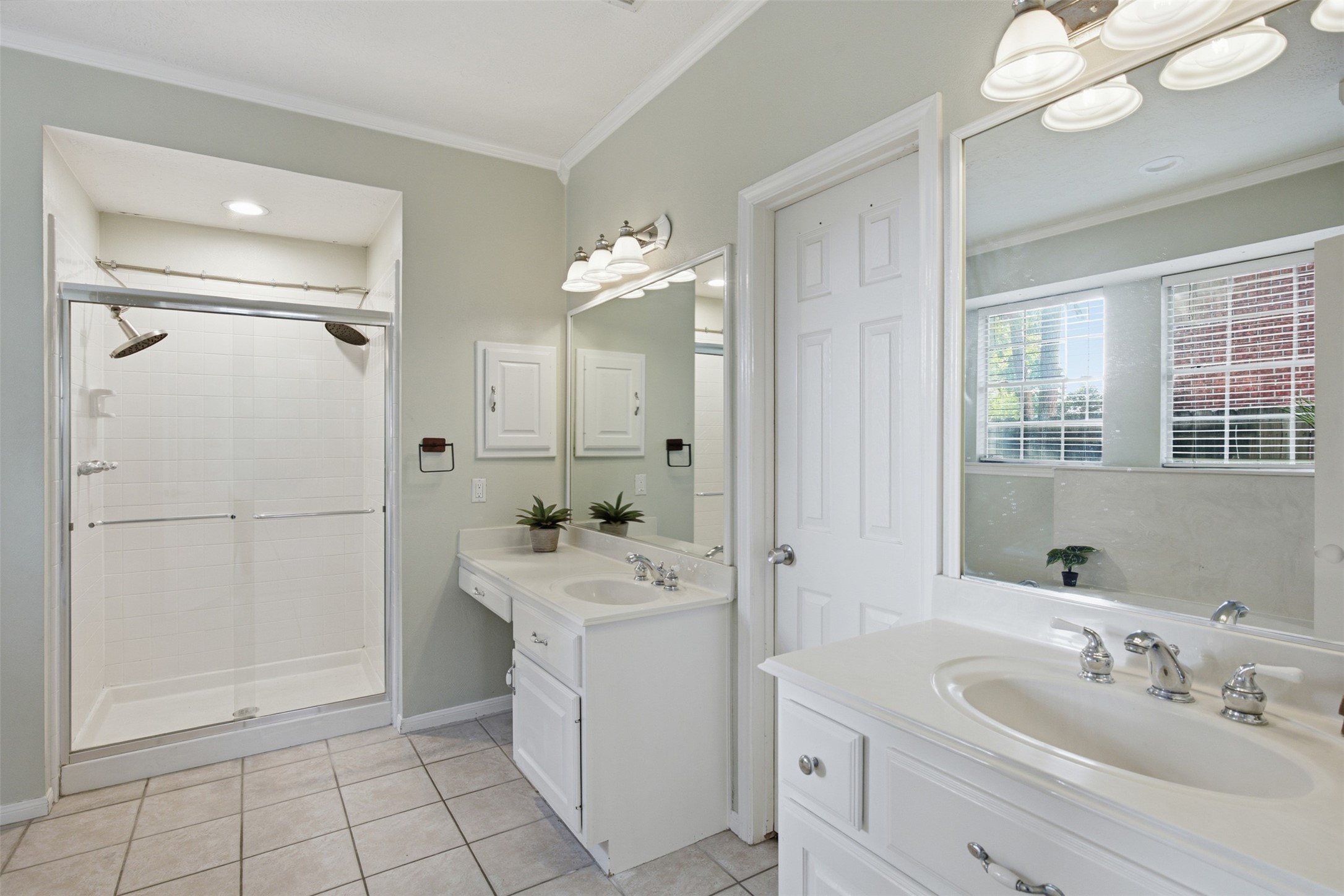 323 Magic Oaks Court Spring, TX 77388 - Photo 24 of 49 Primary bathroom has double vanities, a shower with sliding glass doors, and a private enclosed water closet.