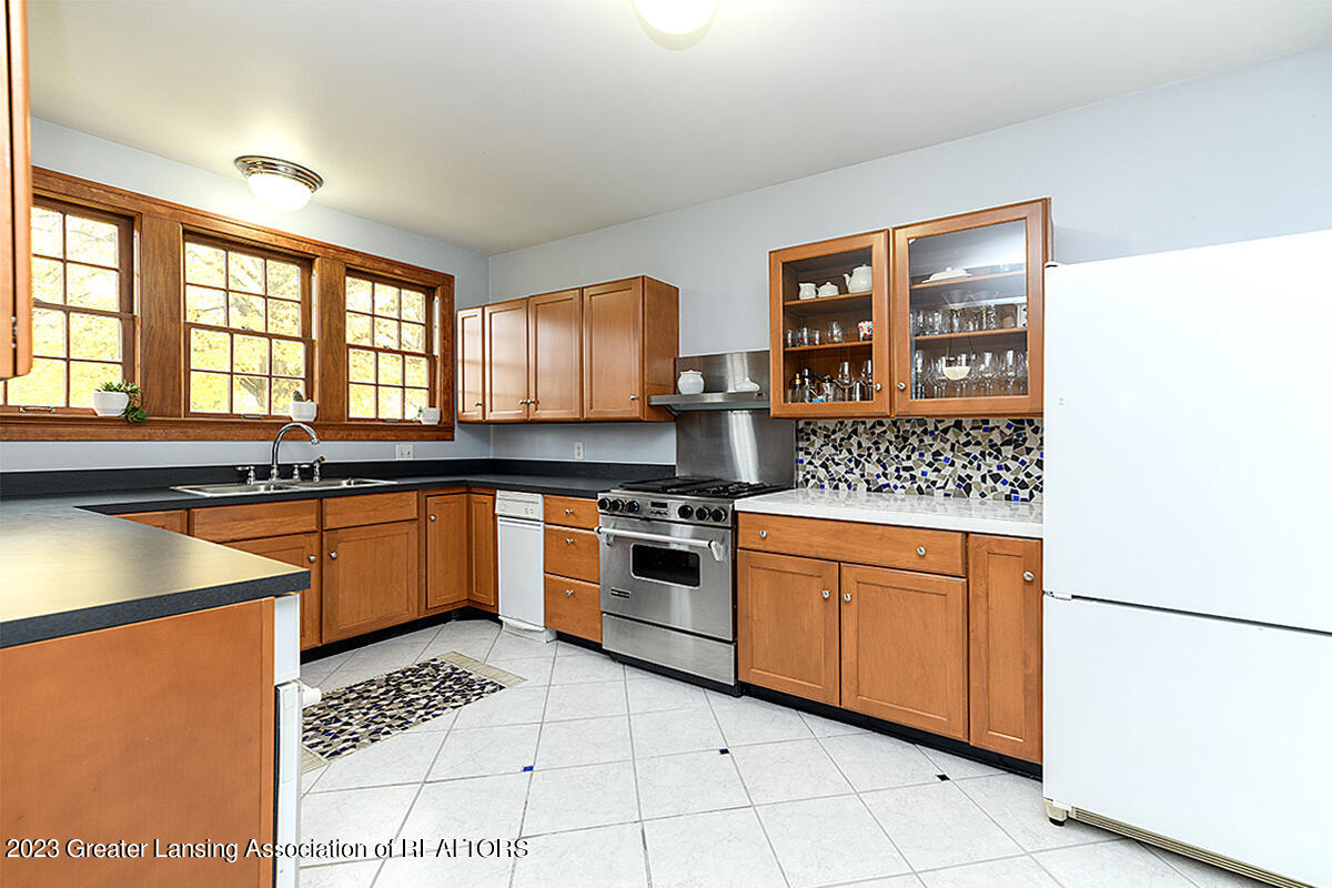 1601 Osborn Road Lansing, MI 48915 - Photo 12 of 36 Kitchen