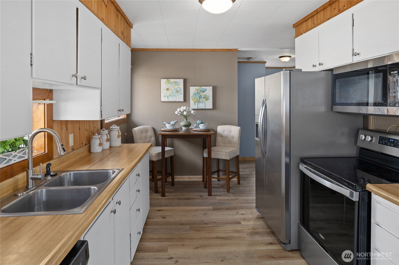 107 West 2nd Street Cle Elum, WA 98922 - Photo 12 of 39 a kitchen with granite countertop a sink cabinets and stainless steel appliances