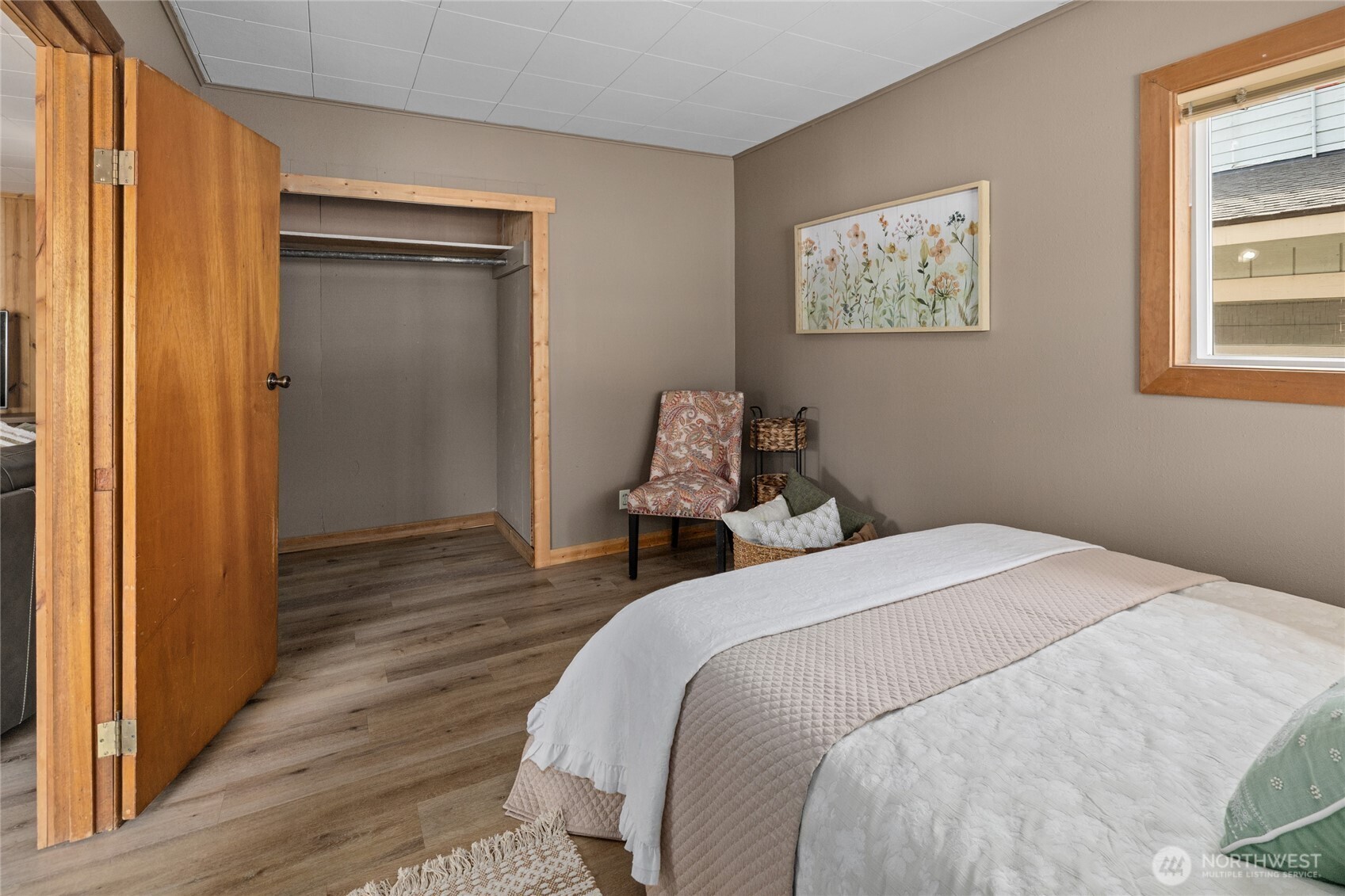 107 West 2nd Street Cle Elum, WA 98922 - Photo 16 of 39 a bedroom with a bed and a window