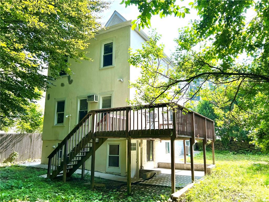a view of front of house with a yard