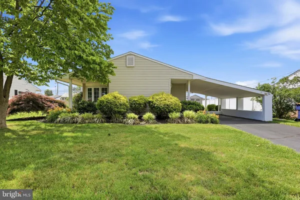 $2,650 | 10 Serpentine Lane, Levittown, PA 19055