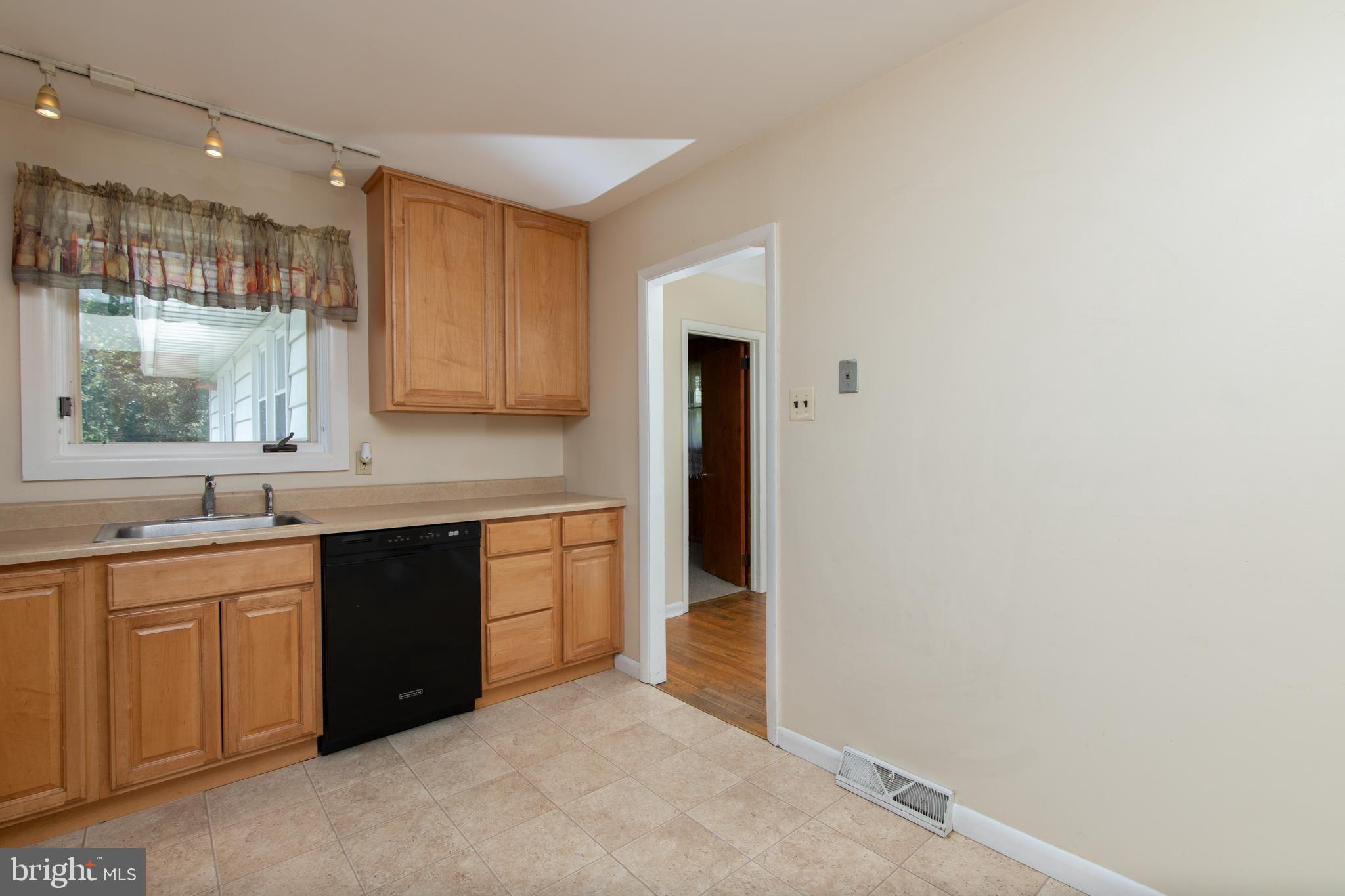 3 Great Oak Road Voorhees, NJ 08043 - Photo 15 of 45 Eat-In Kitchen