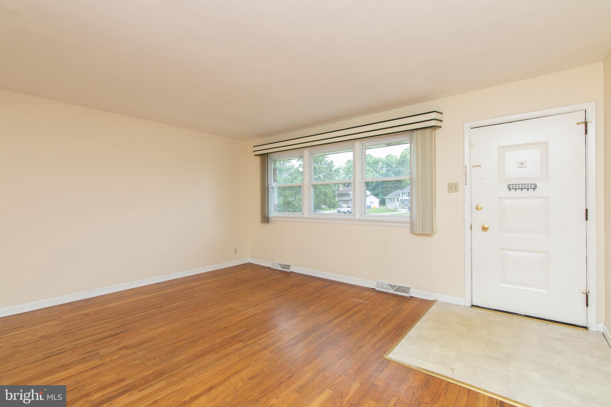 3 Great Oak Road Voorhees, NJ 08043 - Photo 7 of 45 Living Room