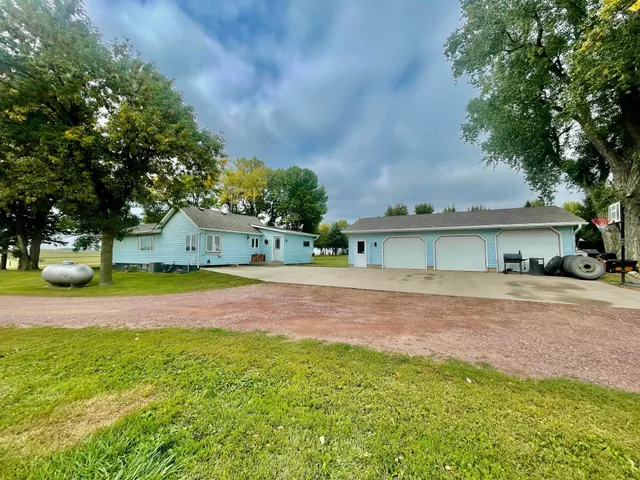 $310,000 | 32540 Paul Avenue, Worthington, MN 56187