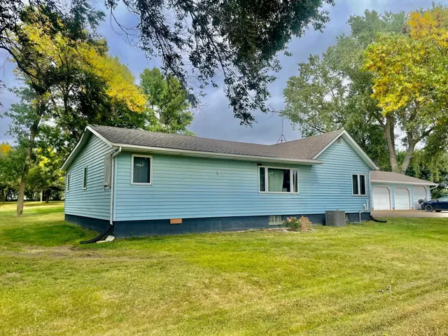 $310,000 | 32540 Paul Avenue, Worthington, MN 56187