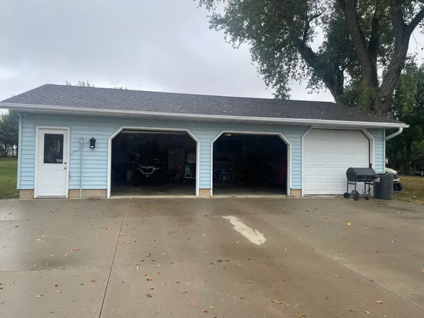 $275,000 | 32540 Paul Avenue, Worthington, MN 56187