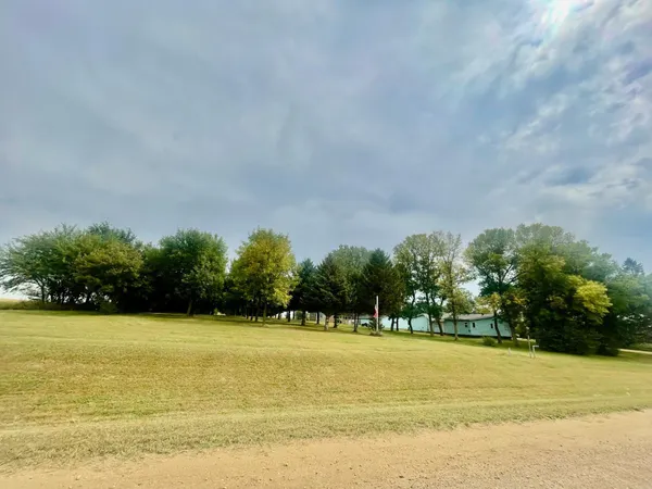 $275,000 | 32540 Paul Avenue, Worthington, MN 56187