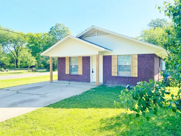 $144,900 | 501 Red Springs Avenue, Mount Pleasant, TX 75455