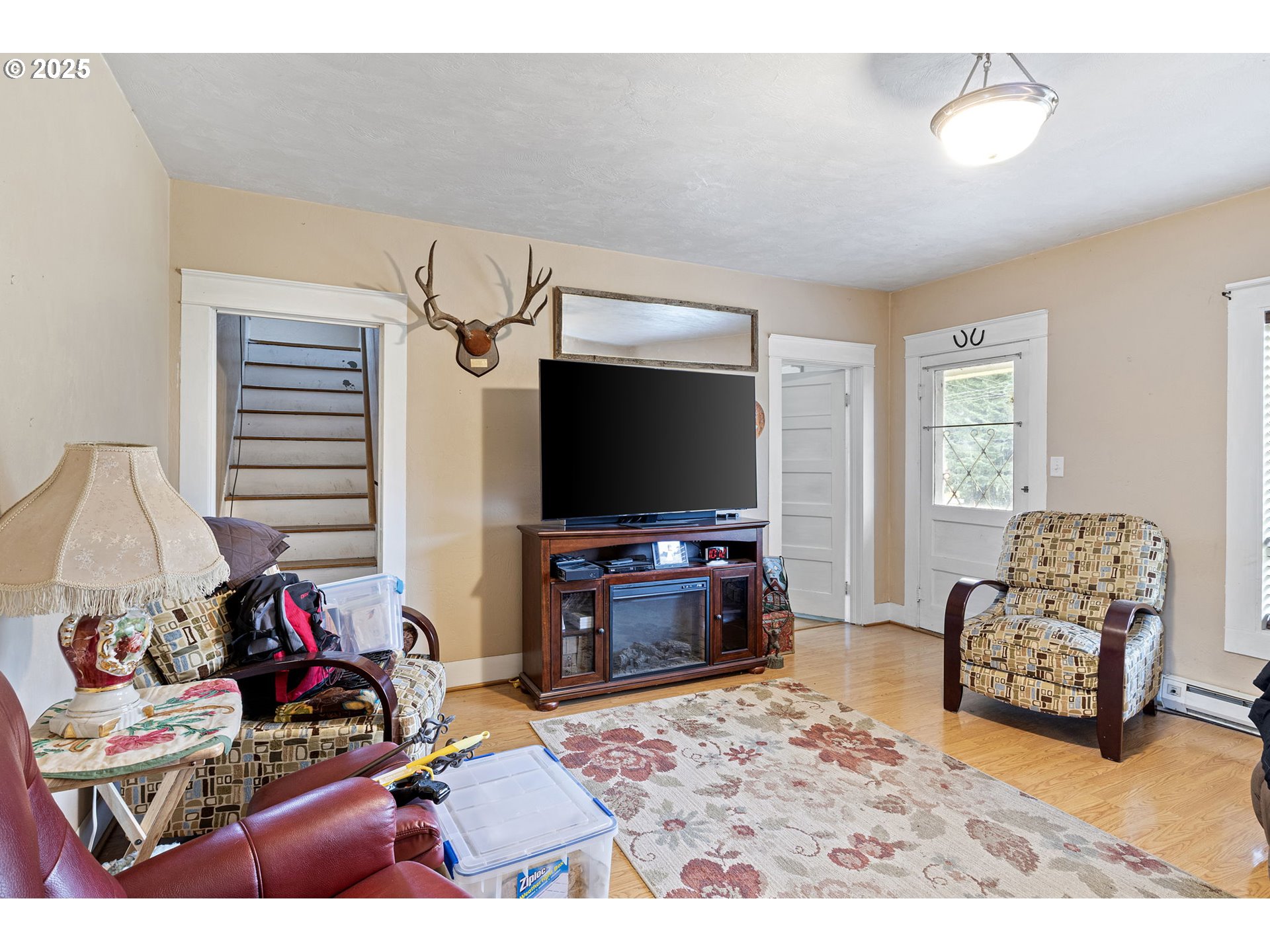 27403 Highway 38 Elkton, OR 97436 - Photo 12 of 48 Living Room