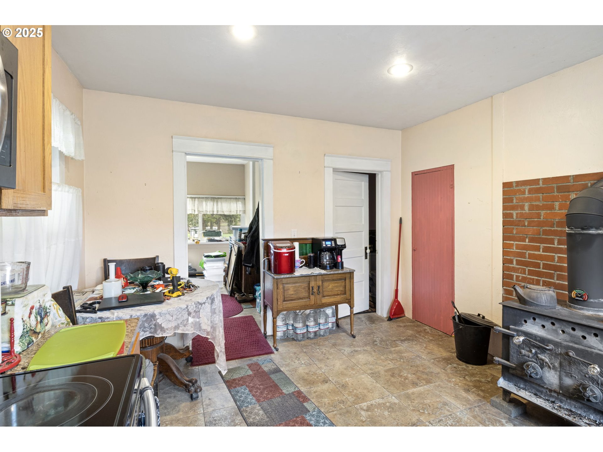 27403 Highway 38 Elkton, OR 97436 - Photo 21 of 48 Kitchen