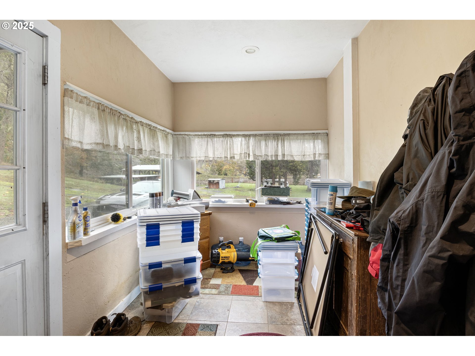 27403 Highway 38 Elkton, OR 97436 - Photo 22 of 48 Mud Room