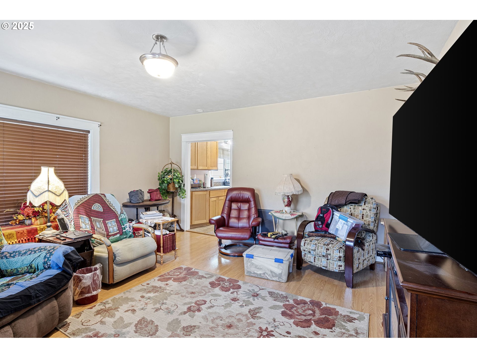 27403 Highway 38 Elkton, OR 97436 - Photo 10 of 48 Living Room