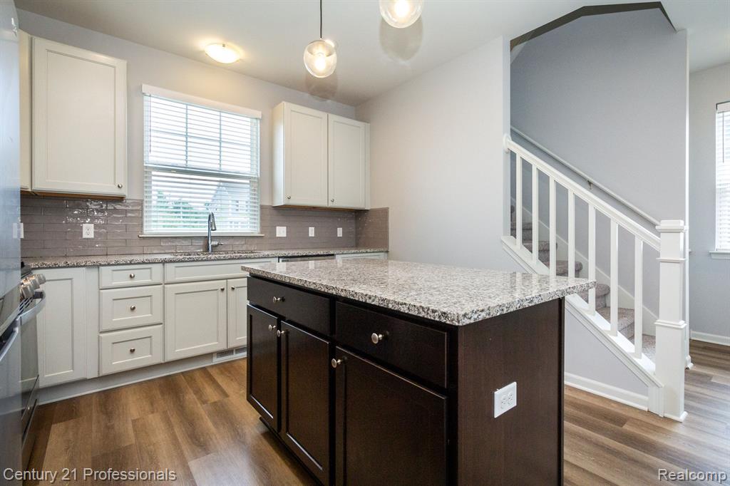 4931 Treeside Lane Troy, MI 48098 - Photo 11 of 32