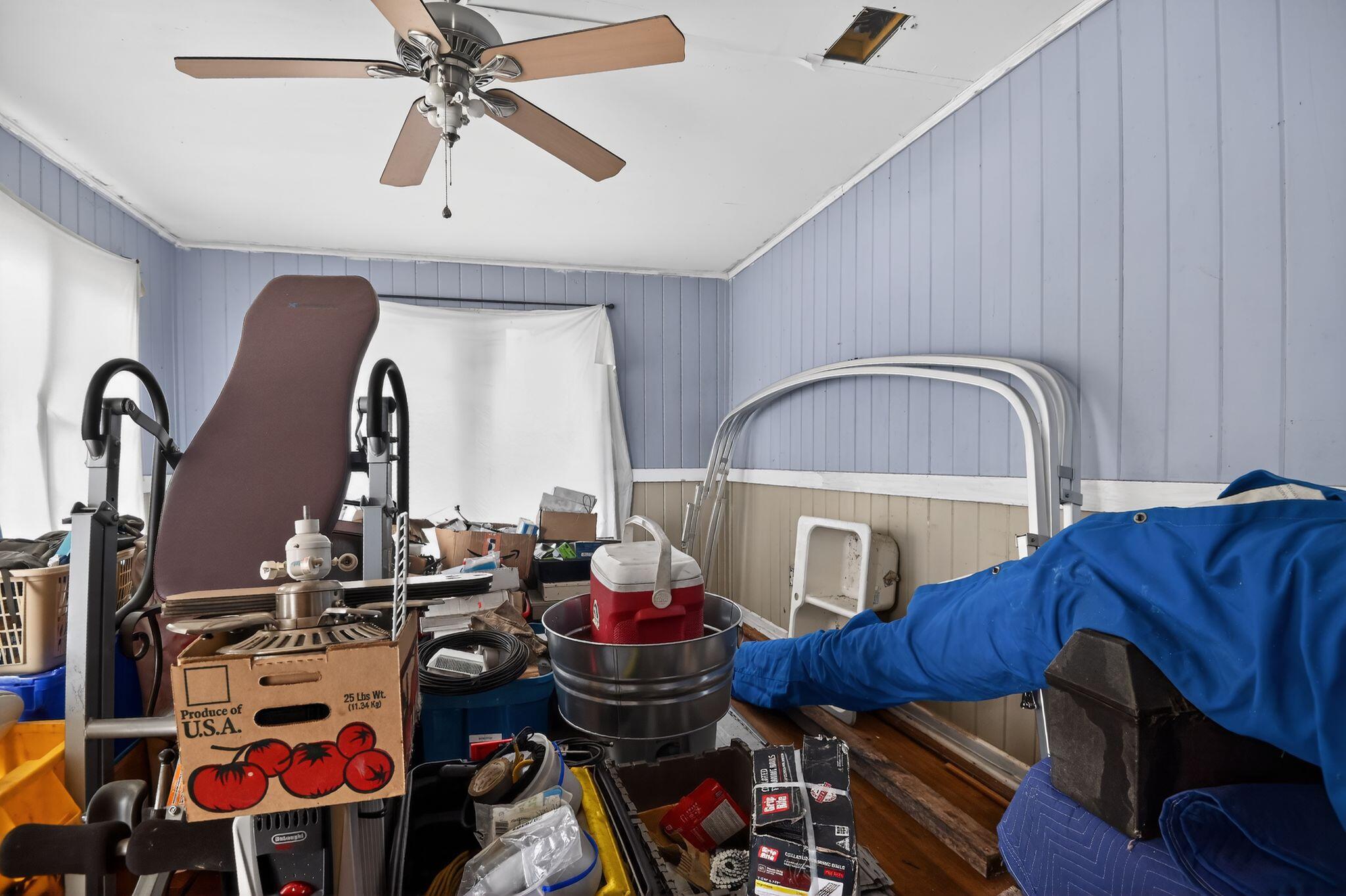 950 B Street Crestview, FL 32536 - Photo 20 of 32 a living room with furniture and a window