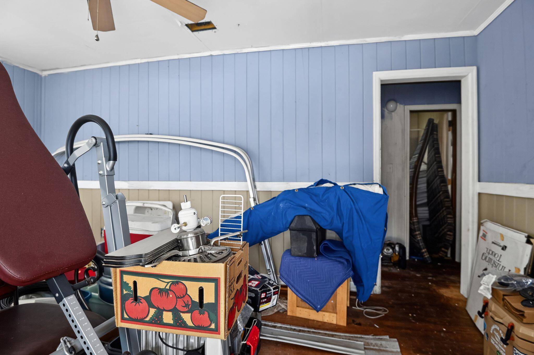 950 B Street Crestview, FL 32536 - Photo 32 of 32 a room with furniture and a rug