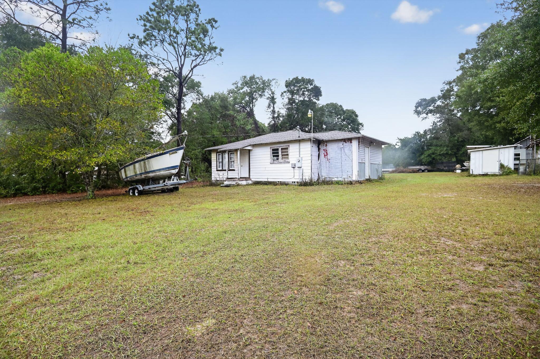 950 B Street Crestview, FL 32536 - Photo 8 of 32 a view of a house with a yard and sitting area