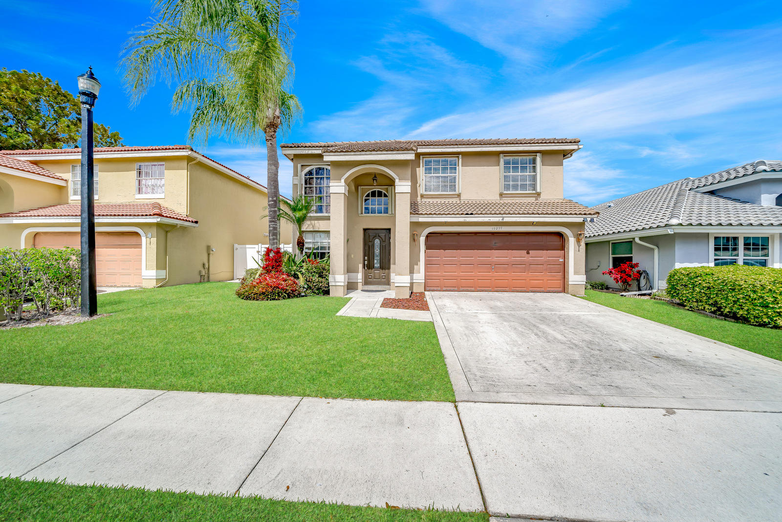 10277 Brookville Lane Boca Raton, FL 33428 - Photo 5 of 51 front