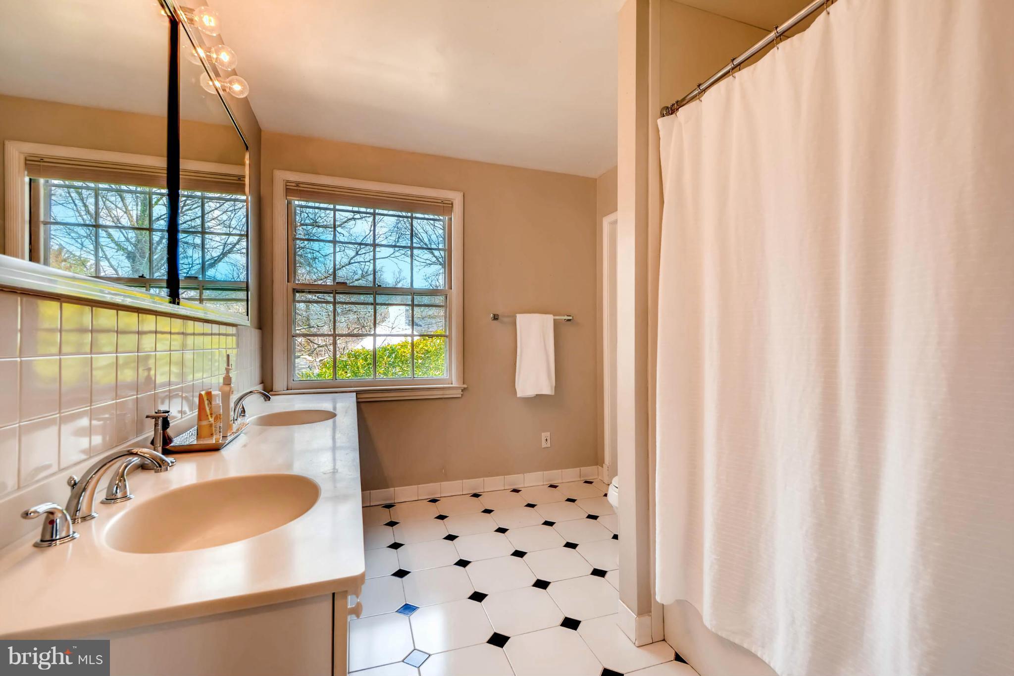 12 St Georges Road Baltimore, MD 21210 - Photo 18 of 30 Bath (Master)