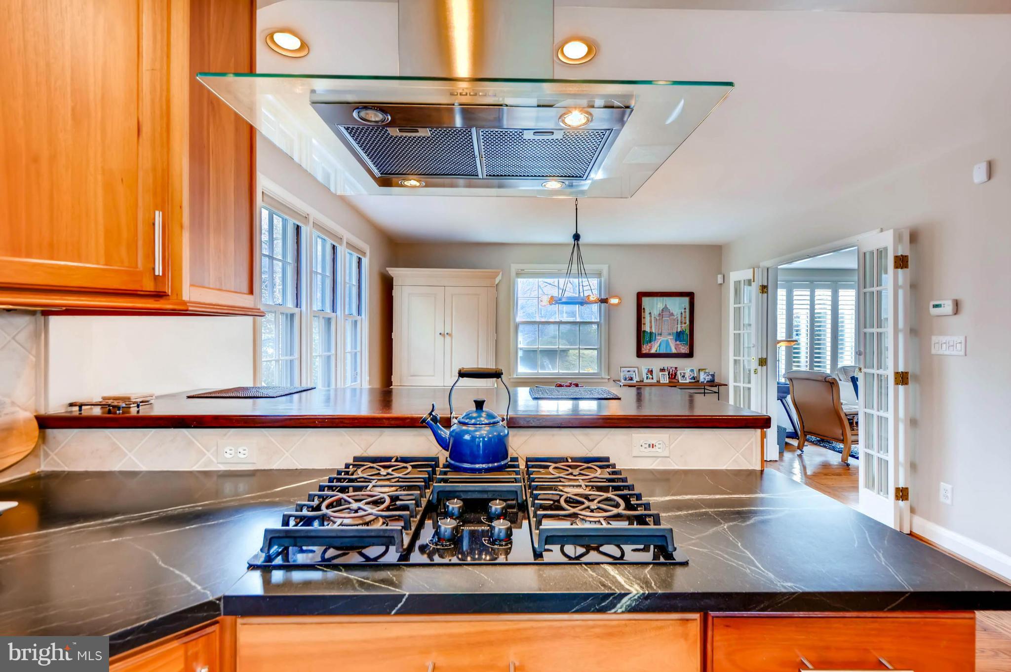 12 St Georges Road Baltimore, MD 21210 - Photo 3 of 30 Kitchen