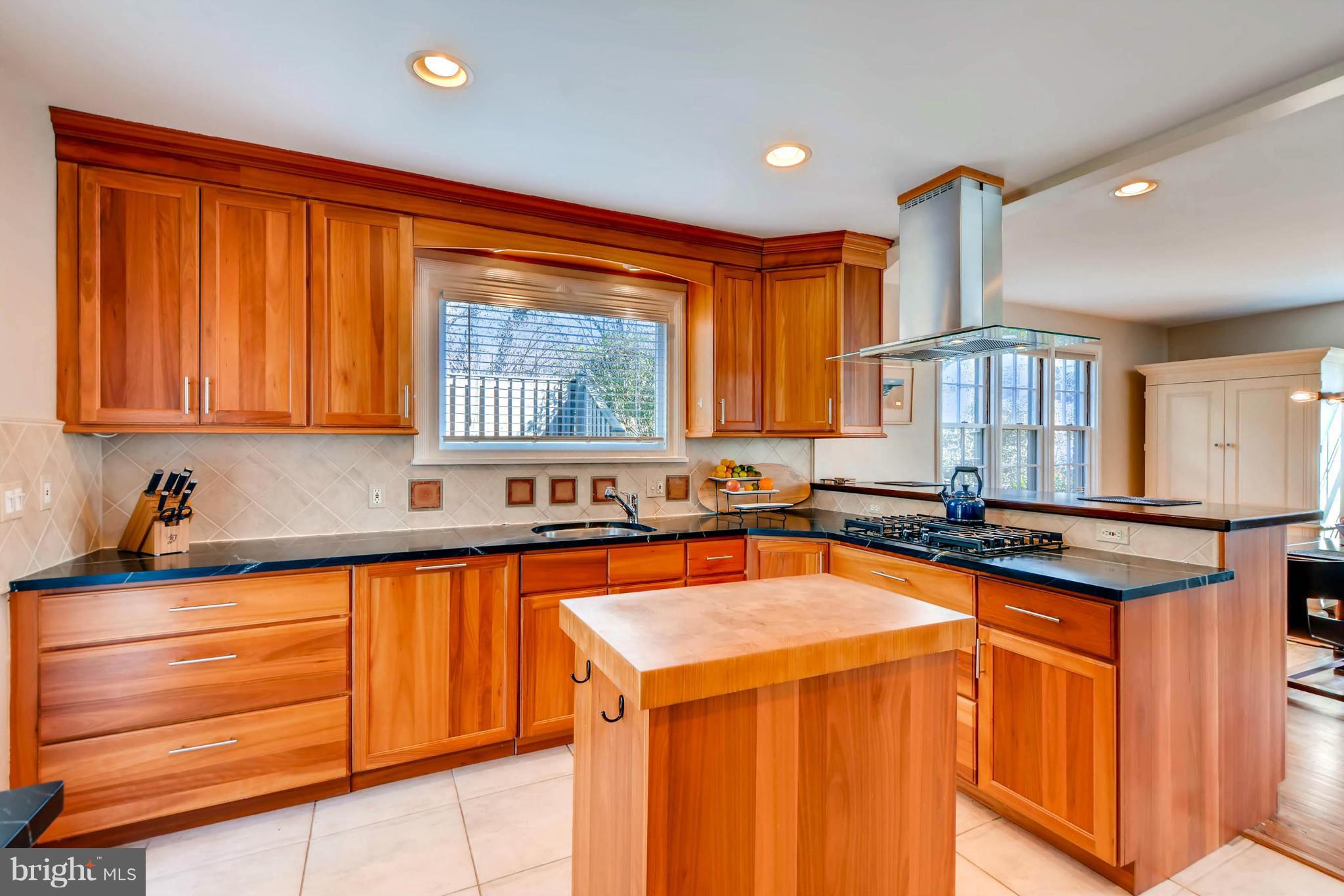 12 St Georges Road Baltimore, MD 21210 - Photo 5 of 30 Kitchen