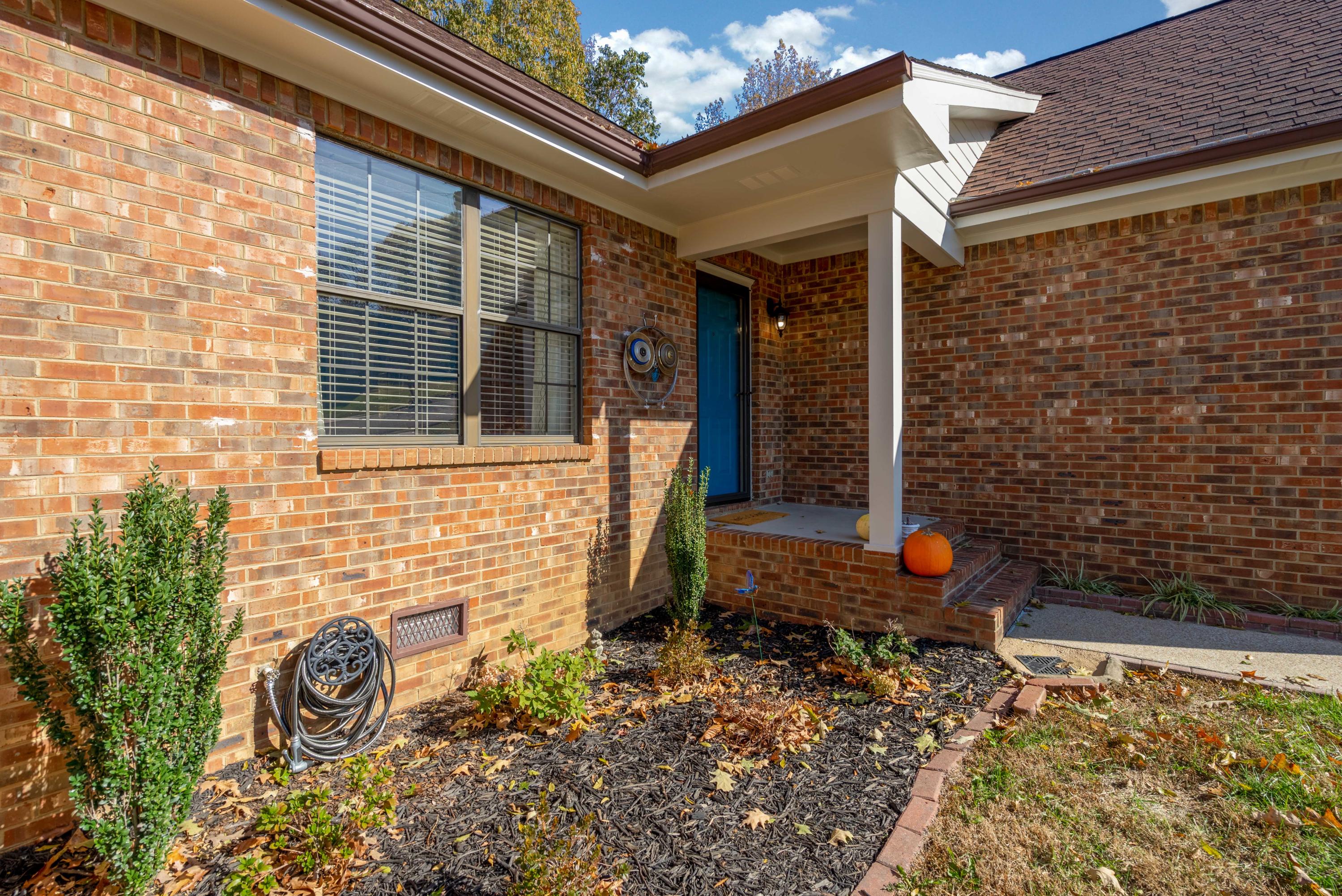 4523 Spring Lake Road Chattanooga, TN 37415 - Photo 25 of 28 Front View