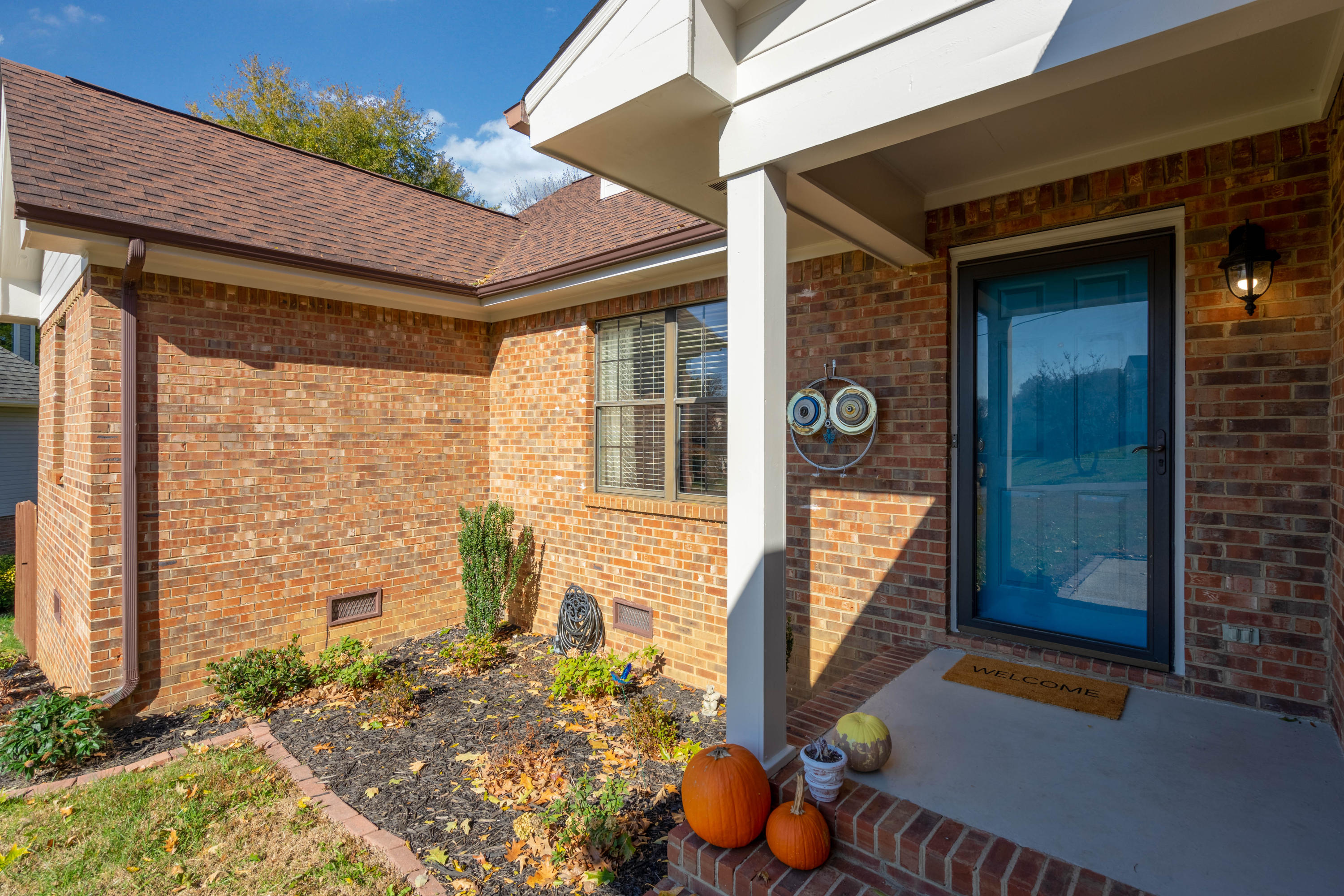 4523 Spring Lake Road Chattanooga, TN 37415 - Photo 6 of 28 Front Porch