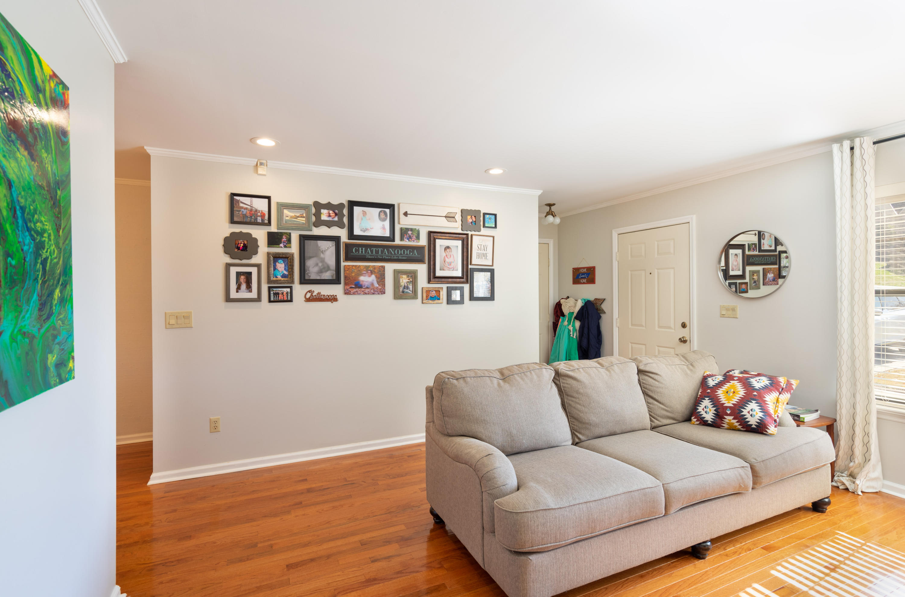 4523 Spring Lake Road Chattanooga, TN 37415 - Photo 8 of 28 Living Room
