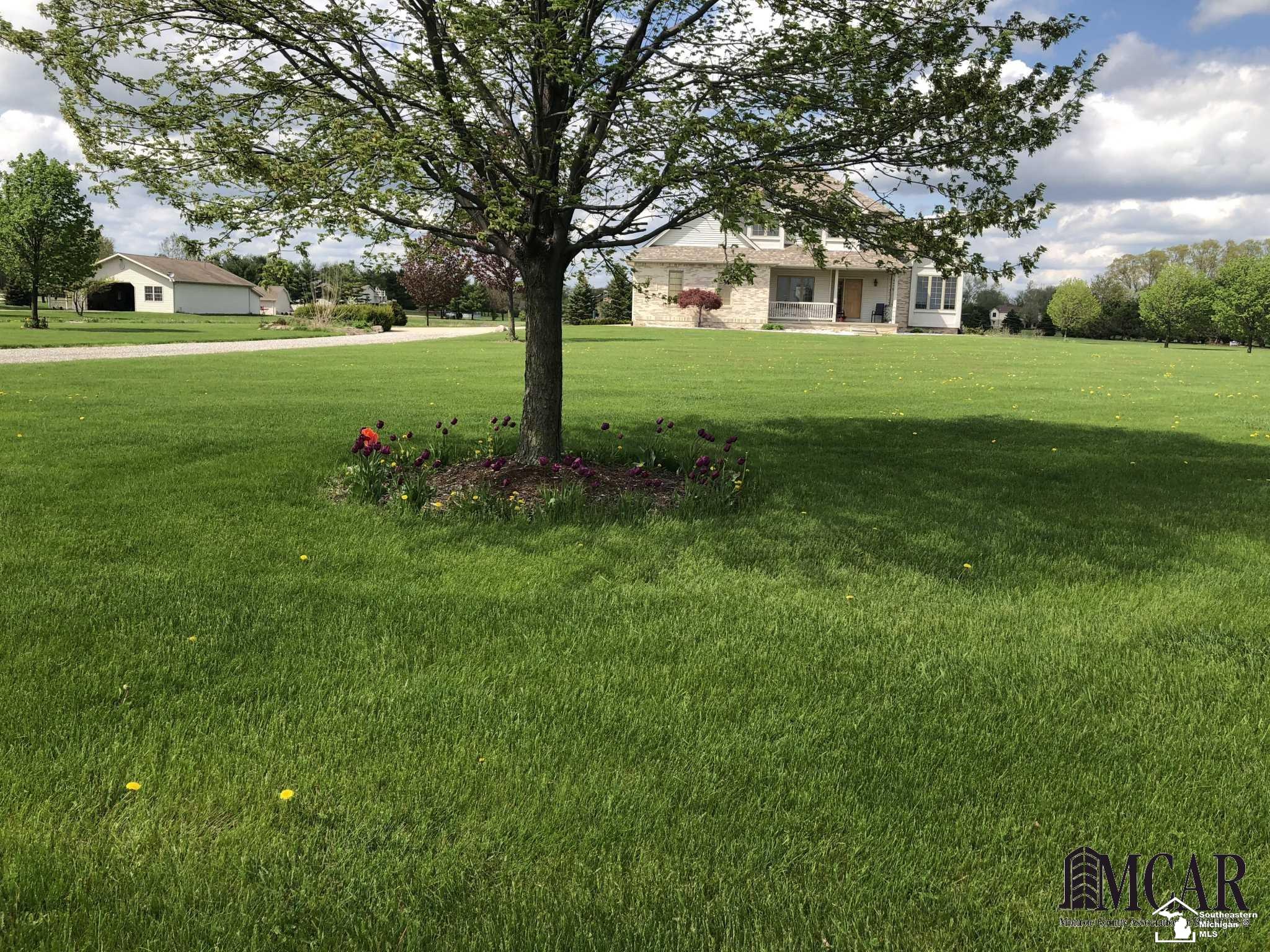 184 West Labo Road Carleton, MI 48117 - Photo 20 of 31 21453950-19.JPG