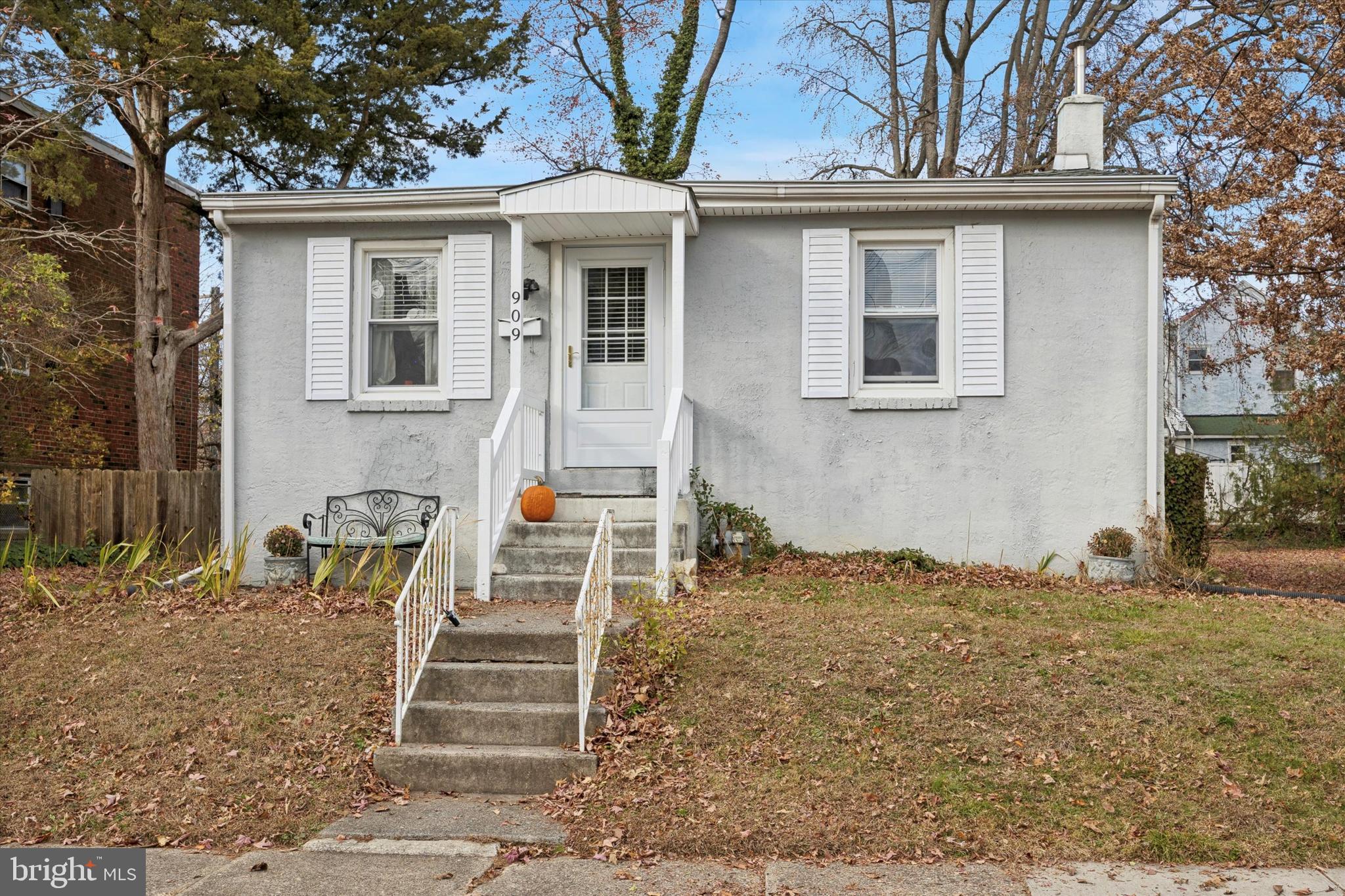909 Walnut Street Collingdale, PA 19023 - Photo 1 of 15 a front view of a house
