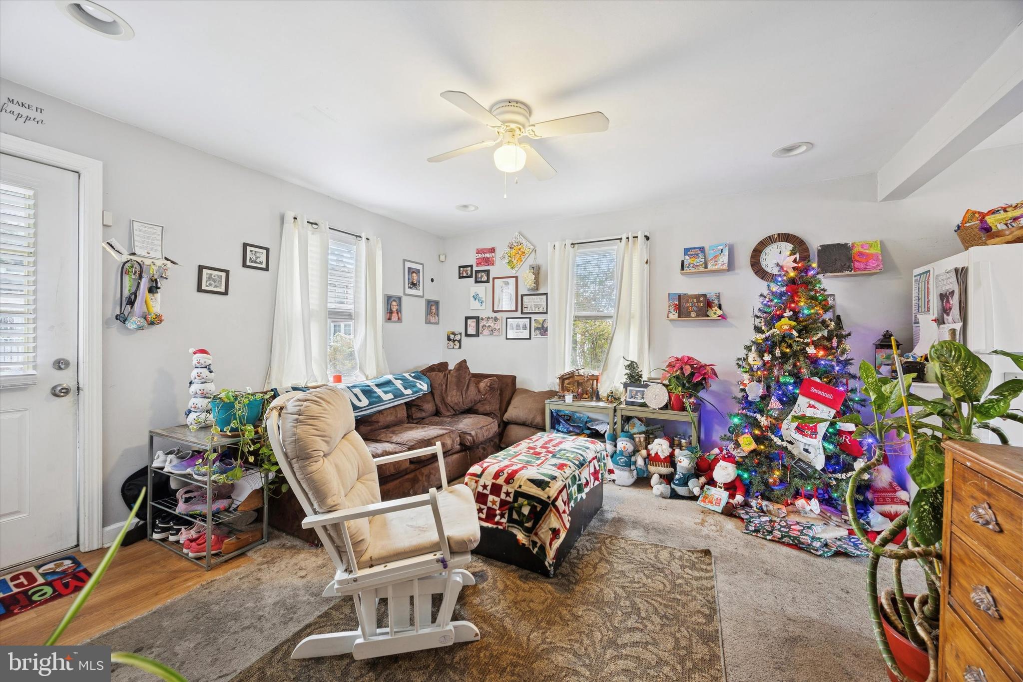 909 Walnut Street Collingdale, PA 19023 - Photo 3 of 15 a room with furniture and a chandelier
