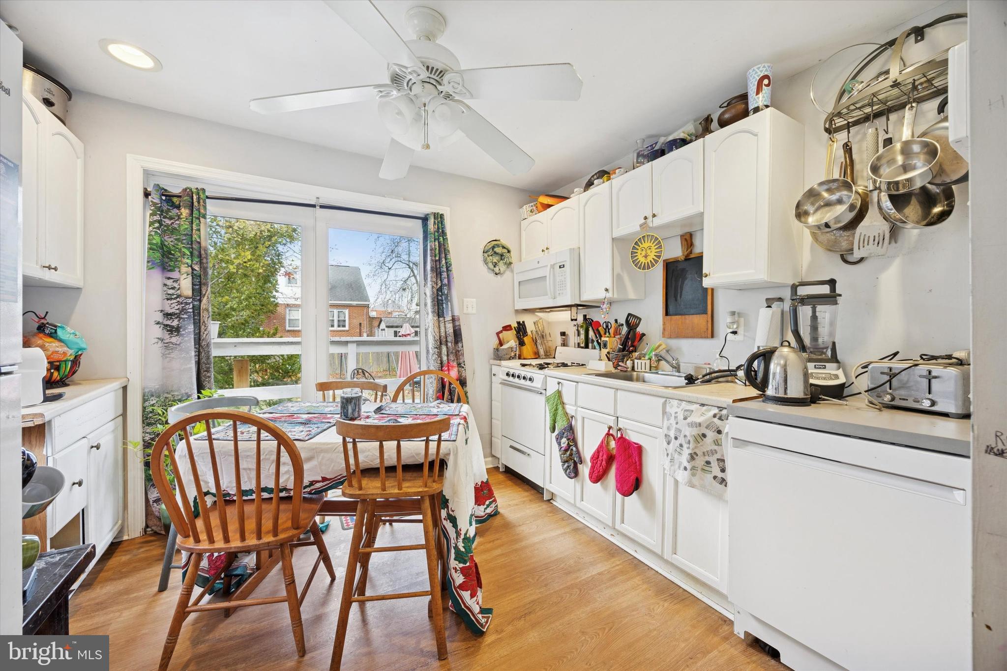 909 Walnut Street Collingdale, PA 19023 - Photo 6 of 15 a very nice looking dining room with a table and chairs