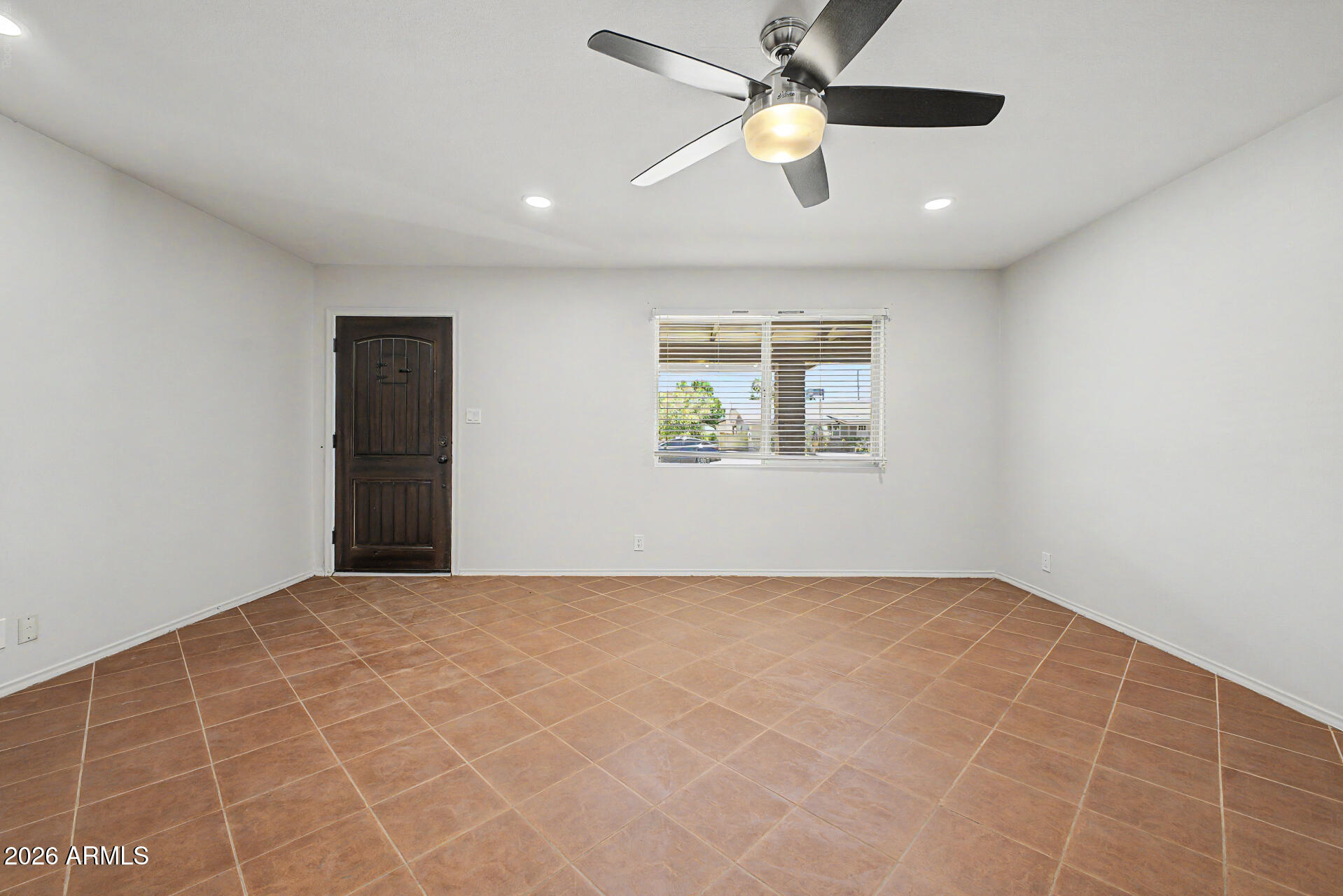 3910 East Shangri La Road Phoenix, AZ 85028 - Photo 7 of 33
