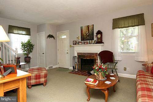 3011 Dunmurry Road Baltimore, MD 21222 - Photo 3 of 21 Living Room