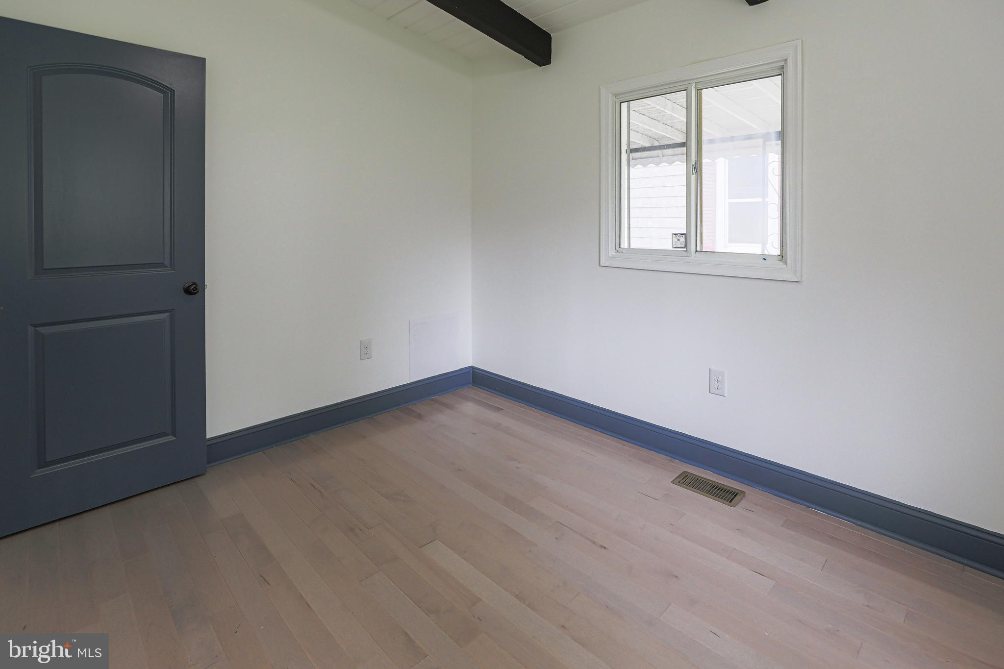 4100 Alto Road Baltimore, MD 21216 - Photo 22 of 33 an empty room with windows