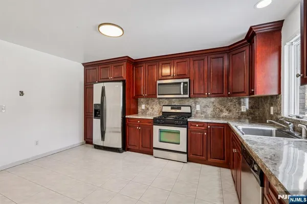 $2,650 | 691 Hamilton Avenue, Unit B, Ridgefield, NJ 07657