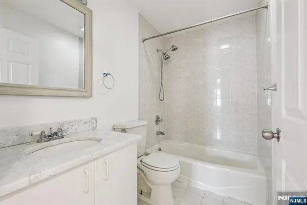 $2,650 | 691 Hamilton Avenue, Unit B, Ridgefield, NJ 07657