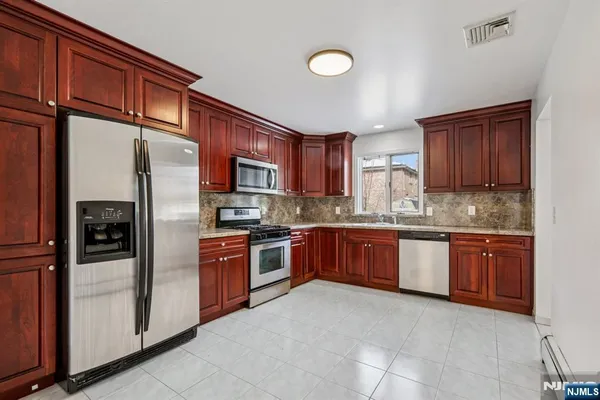 $2,650 | 691 Hamilton Avenue, Unit B, Ridgefield, NJ 07657
