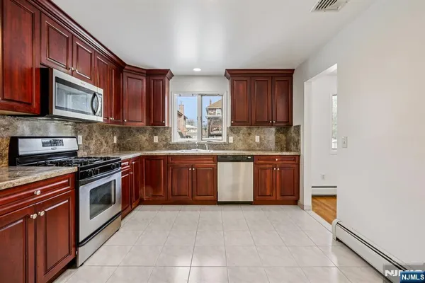 $2,650 | 691 Hamilton Avenue, Unit B, Ridgefield, NJ 07657